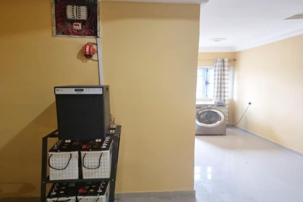 A Stunning 3 Bedroom Apartment In Okitipupa -6 Ppl Dış mekan fotoğraf