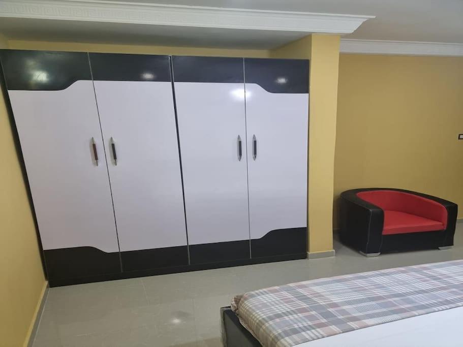 A Stunning 3 Bedroom Apartment In Okitipupa -6 Ppl Dış mekan fotoğraf