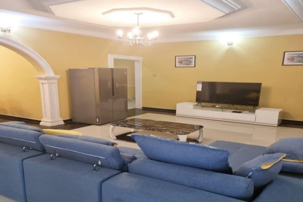 A Stunning 3 Bedroom Apartment In Okitipupa -6 Ppl Dış mekan fotoğraf