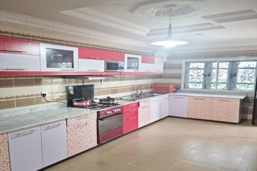 A Stunning 3 Bedroom Apartment In Okitipupa -6 Ppl Dış mekan fotoğraf