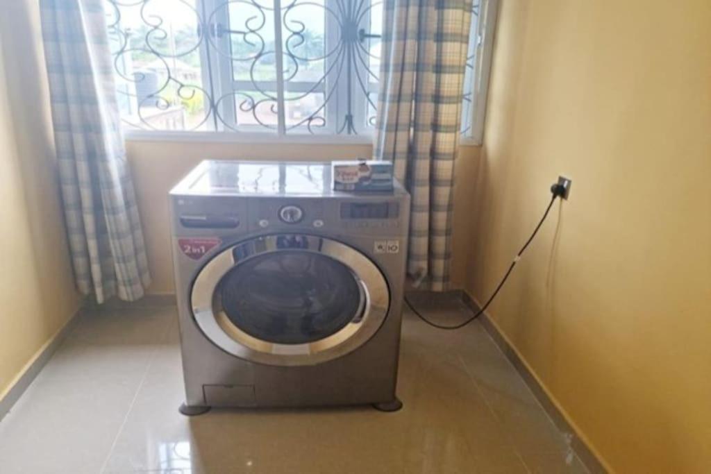A Stunning 3 Bedroom Apartment In Okitipupa -6 Ppl Dış mekan fotoğraf